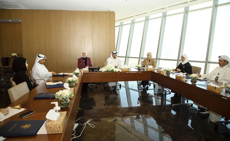 منصور الديحاني خلال الاجتماع مع الوكلاء المساعدين