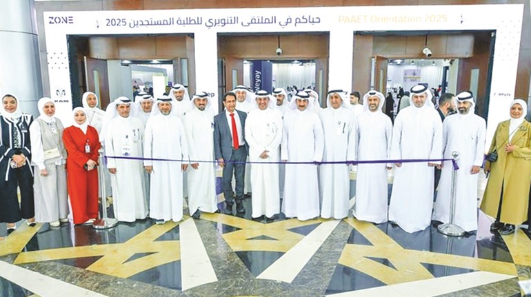 مدير عام الهيئة العامة للتعليم التطبيقي والتدريب د.حسن الفجام خلال اللقاء التنويري للطلبة المستجدين
