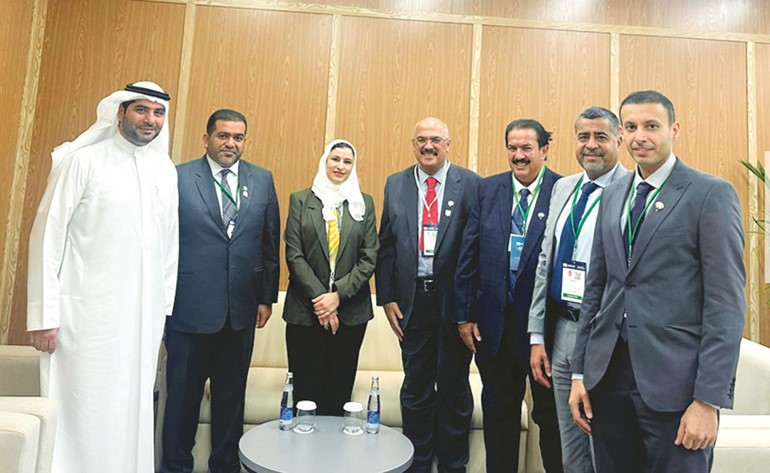 وزير التربية م.سيد جلال الطبطبائي والمندوب الدائمللكويت لدى اليونسكو د.علي المضف والوكيل المساعد للشؤون التعليمية م.حمد الحمد وعضو هيئة التدريس في جامعة الكويت د.آدم الملا