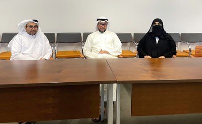 مدير برنامج ماجستير الإدارة والتخطيط التربوي د.مزنة العازمي والمستشار الأكاديمي من جامعة الملك خالد بالمملكة العربية السعودية أ.د.عبدالعزيز القحطاني خلال المحاضرة مدير برنامج ماجستير الإدارة والتخطيط التربوي د.مزنة العازمي والمستشار الأكاديمي من جامعة الملك خالد